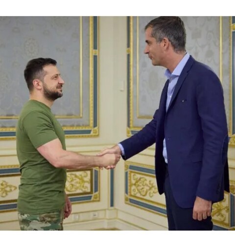O πρόεδρος της Ουκρανίας, Βολοντίμιρ Ζελένσκι, με τον δήμαρχο Αθηναίων, Κώστα Μπακογιάννη