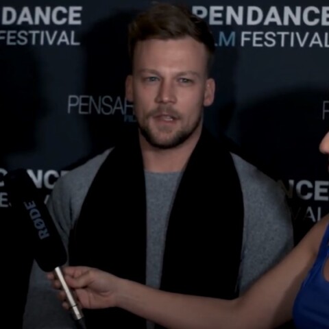 O Robert Cormier στη μέση της φωτογραφίας