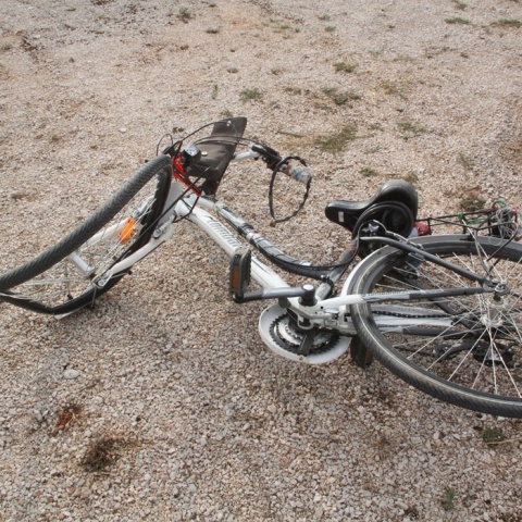 Κατεστραμμένο ποδήλατο μετά από τροχαίο