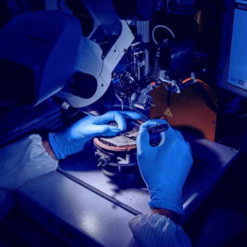 Επιστήμονας σε εργαστήριο