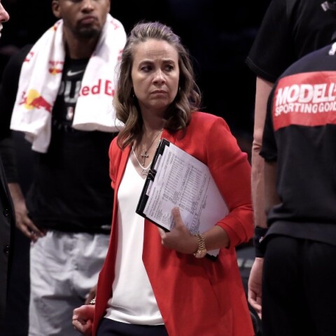  Η Μπέκι Χάμον