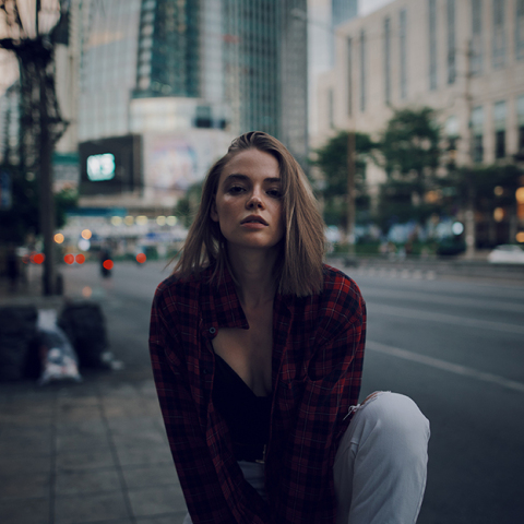 Ένα κορίτσι.