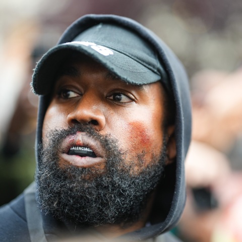 Την πρώτη του εμφάνιση ως μοντέλο έκανε ο ράπερ Κάνιε Γουέστ, για τις ανάγκες της επίδειξης του διάσημου οίκου Balenciaga στην Εβδομάδα Μόδας στο Παρίσι.