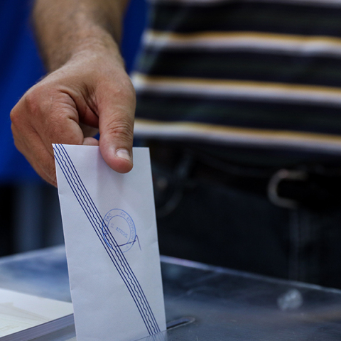 Στιγμιότυπο από την εκλογική διακδικασία σε εκλογικό τμήμα της Αθήνας