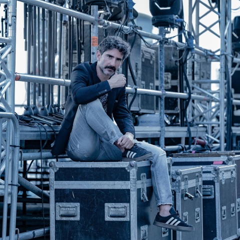 Ο κοντραμπασίστας Μιχάλης Καλκάνης μιλάει στην ATHENS VOICE για το νέο του άλμπουμ «Emotions» και τη σχέση της δυτικής με την ανατολική μουσική.