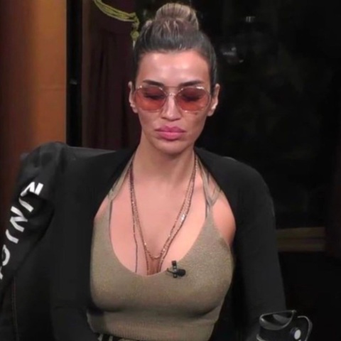 Η παίκτρια του πόκερ Ρόμπι Τζέιντ Λιου κατηγορείται ότι έκλεψε αντίπαλο με δονούμενο δαχτυλίδι σε τουρνουά στο Λος Άντζελες – Σε σεξισμό αποδίδει τις κατηγορίες η ίδια.