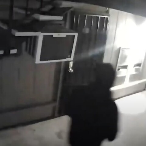 Οι κινήσεις του κατά συρροή δολοφόνου έχουν καταγραφεί σε βίντεο ντοκουμέντο