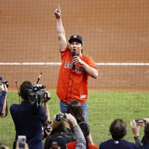 Μάθιου ΜακΚόναχι: Η απόφαση να ακυρωθούν τα γυρίσματα της ταινίας «Dallas Sting», που βασίζεται σε αληθινά γεγονότα, μετά τις καταγγελίες για τον προπονητή της εφηβικής γυναικείας ομάδας ποδοσφαίρου.