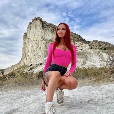 Όλγα Βαλέγιεβα: Η Ρωσία επέβαλε πρόστιμο στη Μις Κριμαία 2022 - Τραγούδησε το «Τσέρνοβα Καλίνα», ύμνο της ουκρανικής αντίστασης.