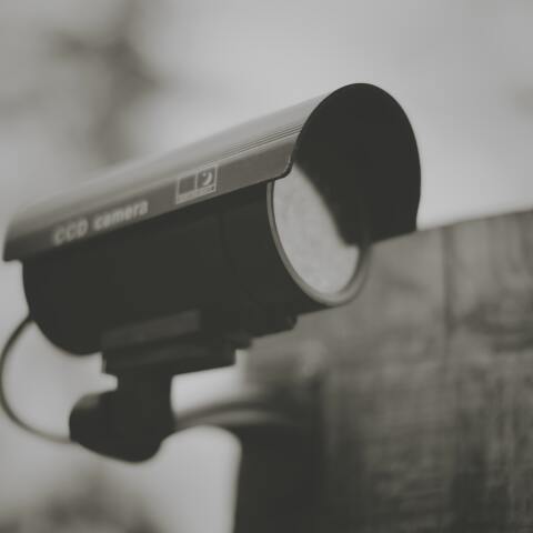 Κρυφές κάμερες παρακολούθησης σε τουριστικό κατάλυμα στη Χαλκιδική - Ο ιδιοκτήτης κατέγραφε τους ενοικιαστές σε προσωπικές στιγμές.