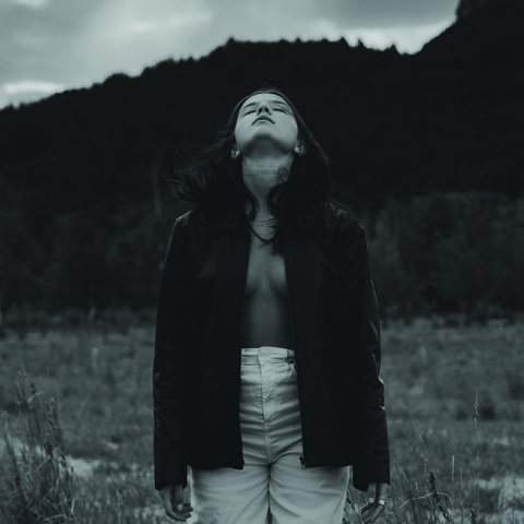 Ένα κορίτσι.