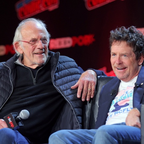 37 χρόνια μετά την ταινία «Back to the Future», ο Μάικλ Τζέι Φοξ συναντήθηκε με τον συμπρωταγωνιστή του Κρίστοφερ Λόιντ, στο φεστιβάλ Comic Con στη Νέα Υόρκη.