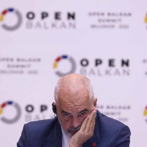 Αναδίπλωση από τον Έντι Ράμα - Είχε κάνει λόγο για λαθρεμπόριο εμβολίων κορωνοϊού με τη συνεργασία Αλβανίας - Ιταλικού ΥΠΕΞ και μυστικών υπηρεσιών.