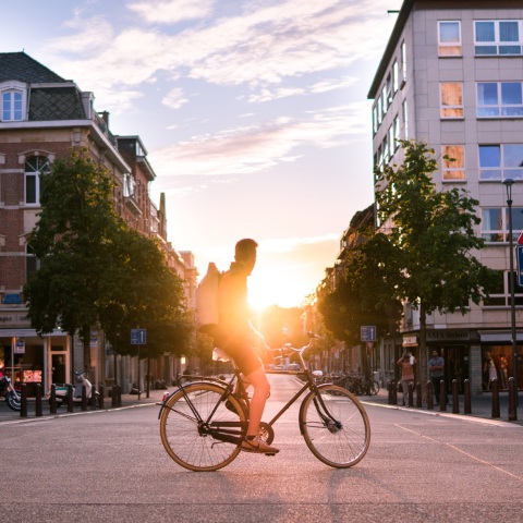 10 πόλεις σε όλο τον κόσμο θα λάβουν βραβείο έως και 1 εκ. δολάρια η καθεμία για τη δημιουργία ασφαλών ποδηλατικών διαδρομών - Το φιλόδοξο πρότζεκτ Μπλούμπεργκ.