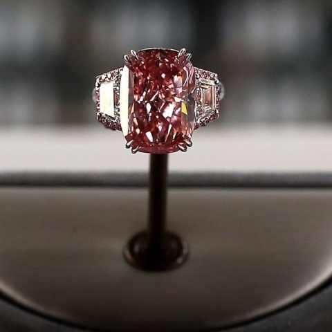 ροζ δαχτυλίδι