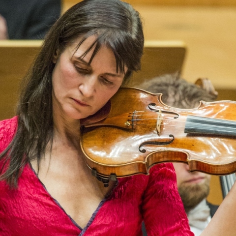 H Viktoria Mullova έρχεται στο Μέγαρο Μουσικής Αθηνών