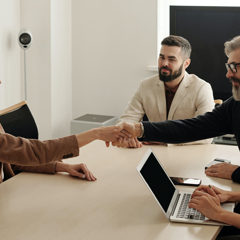 Podcast Business & Marketing Tips - Θέμης Σαρανταένας | 3 απαγορευμένες εκφράσεις