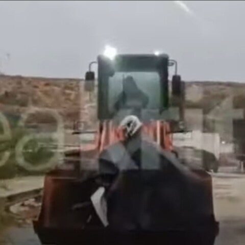 Διάσωση με μπουλντόζα στην  Κρήτη