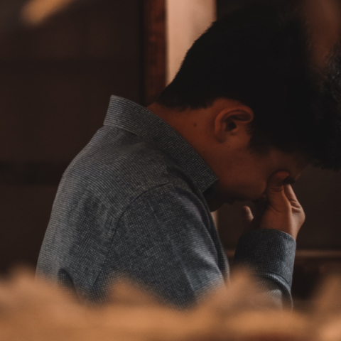 Άντρας που κλαίει