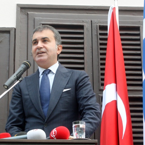 Σε νέες προκλητικές δηλώσεις κατά της Ελλάδας προχώρησε ο εκπρόσωπος του Κόμματος Δικαιοσύνης και Ανάπτυξης (ΑΚΡ) της Τουρκίας, Ομέρ Τσελίκ.