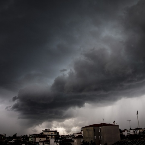 Συννεφιά και σκοτεινός ουρανός