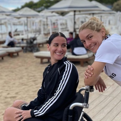 Η ηθοποιός Γιούλικα Σκαφιδά θα τρέξει στον Αυθεντικό Μαραθώνιο της Αθήνας παρέα με τη φίλη της Ποθητή, η οποία θα συμμετάσχει στον αγώνα με αμαξίδιο.