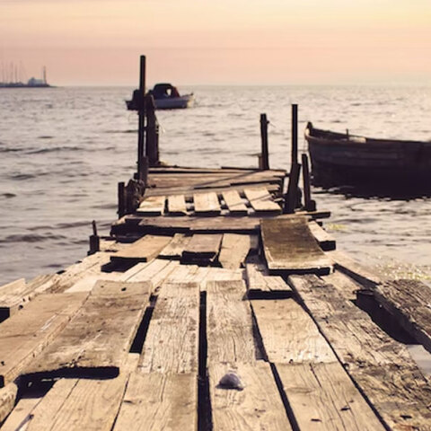 Βάρκα μακριά από την προκυμαία