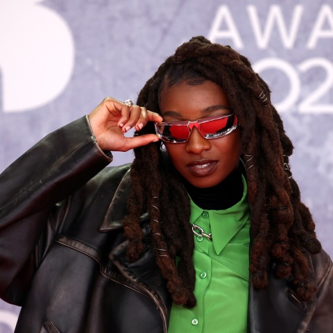 Little Simz: Η 28χρονη Βρετανίδα ράπερ και ηθοποιός κέρδισε το βραβείο Mercury 2022, για το τέταρτο άλμπουμ της, «Sometimes I Might Be Introvert». 