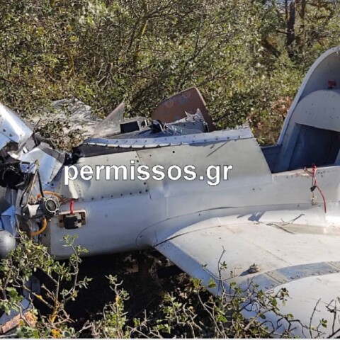 Συντριβή μονοκινητήριου στην εθνική Αθηνών - Λαμίας