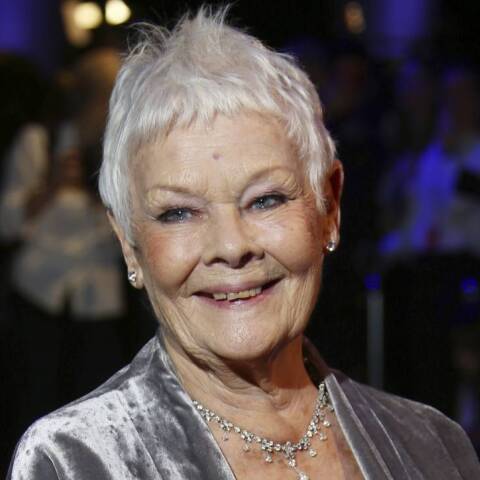  Τζούντι Ντεντς κατά του «The Crown»: «Σκληρά άδικο» για τη βασιλική οικογένεια