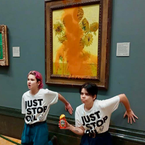 Ακτιβίστριες ρίχνουν ντοματόσουπα στον πίνακα «Ηλιοτρόπια» του Βίνσεντ βαν Γκογκ στην Εθνική Πινακοθήκη του Λονδίνου