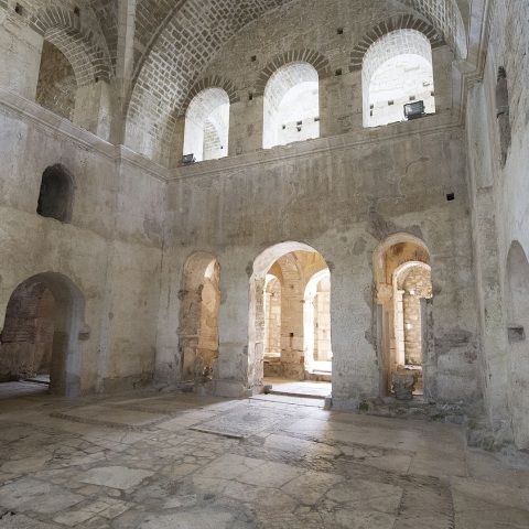 Τον τάφο του Αγίου Νικολάου, γνωστού και ως «Άι Βασίλη», ισχυρίζονται πως ανακάλυψαν κάτω από βυζαντινή εκκλησία αρχαιολόγοι στη νότια Τουρκία.