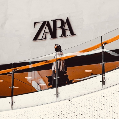 Η αλυσίδα μόδας Zara κάνει άνοιγμα στον κλάδο των second hand ρούχων - Στόχος να μειωθεί το περιβαλλοντικό της αποτύπωμα.