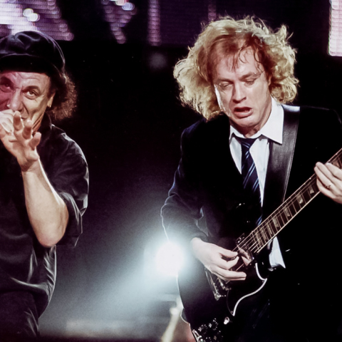 Ο τραγουδιστής των AC/DC, Brian Johnson, κυκλοφορεί την αυτοβιογραφία του «The Lives Of Brian» - Ο Χρήστος Κισατζεκιάν θυμάται την ιστορική συναυλία στο γήπεδο Wembley το 2000