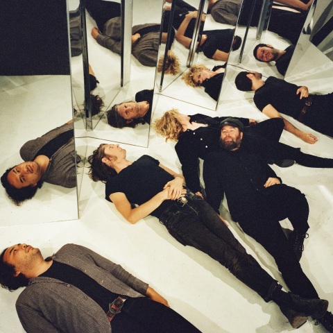 Συνέντευξη The Black Angels: Ο τραγουδιστής του psychedelic rock συγκροτήματος, Alex Maas, μιλάει στην ATHENS VOICE για το νέο άλμπουμ «Wilderness Of Mirrors», τη μουσική και τη ζωή του