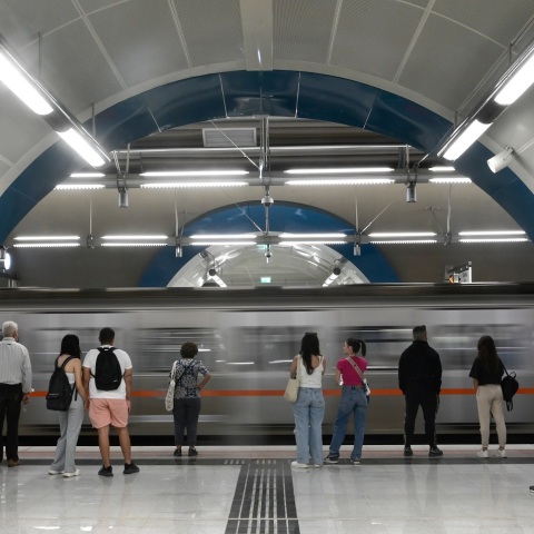 Ως εισιτήρια θα λειτουργούν οι τραπεζικές κάρτες στα Μέσα Μαζικής Μεταφοράς της Αθήνας - Τα οφέλη για το επιβατικό κοινό και τον ΟΑΣΑ.