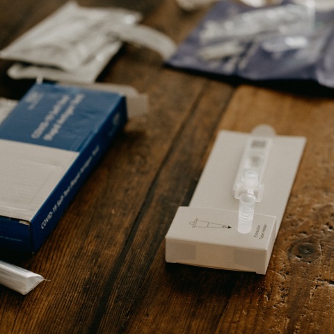 Κρούσματα κορωνοϊού στην Ελλάδα, θάνατοι και διασωληνωμένοι στις ΜΕΘ - Η ανακοίνωση του ΕΟΔΥ για την εβδομάδα 17-23 Οκτωβρίου 2022.