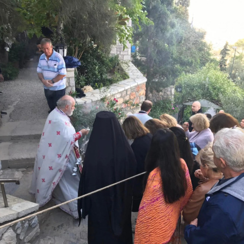 Άγιοι Ισίδωροι Λυκαβηττού - Πιστοί