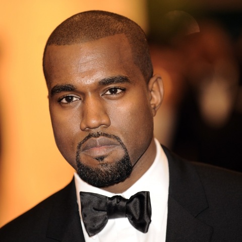 Ο Κάνιε Γουέστ φέρεται να μην είναι πλέον δισεκατομμυριούχος - Οι μεγάλες πολυεθνικές εταιρείες διέκοψαν τους δεσμούς τους μετά τη σειρά αντισημιτικών σχολίων. 
