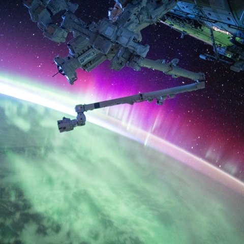 Λευκός Οίκος: Προειδοποιεί με αντίποινα σε ενδεχόμενη ρωσική επίθεση κατά αμερικανικών δορυφόρων – Ποια στοιχεία επικαλείται ο εκπρόσωπος της κυβέρνησης Μπάιντεν.