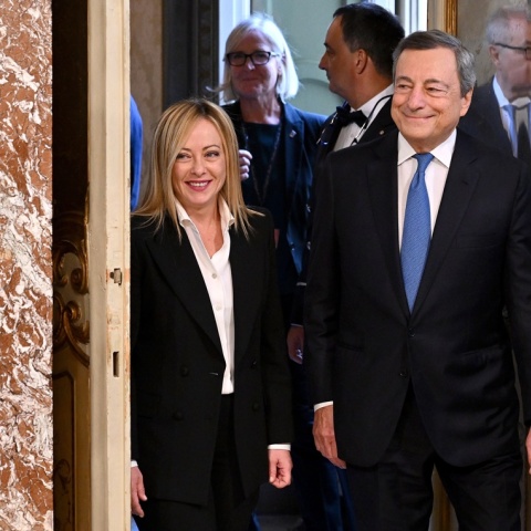 Ο Μάριο Ντράγκι και η Τζόρτζια Μελόνι