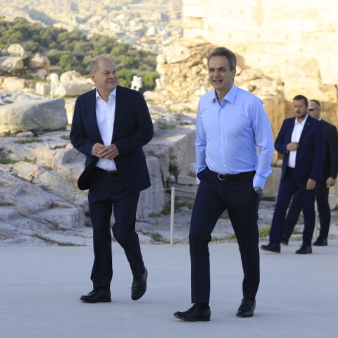 Στην Ακρόπολη Κυριάκος Μητσοτάκης και Όλαφ Σολτς