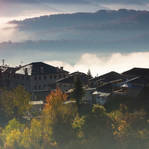 Κορυφώνονται οι αφίξεις Ελλήνων εκδρομέων στα τουριστικά θέρετρα της χώρας το τριήμερο της 28ης Οκτωβρίου - Ποιες περιοχές έχουν τη μεγαλύτερη επισκεψιμότητα.