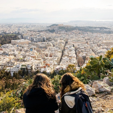 Έρευνα για τα καταλύματα Airbnb της Αθήνας: Ποιες είναι οι δημοφιλέστερες περιοχές και τι δείχνει η ανάλυση 537.000 αξιολογήσεων από ταξιδιώτες.