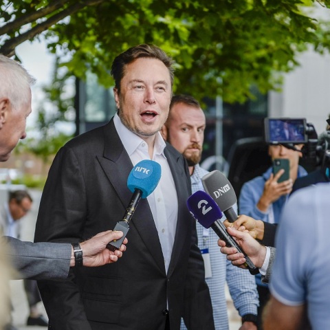 Twitter: Ο Έλον Μασκ έκανε «ποδαρικό» με απολύσεις στελεχών - Ο πλουσιότερος άνθρωπος στον κόσμο επιβεβαίωσε την εξαγορά τα ξημερώματα της Παρασκευής.