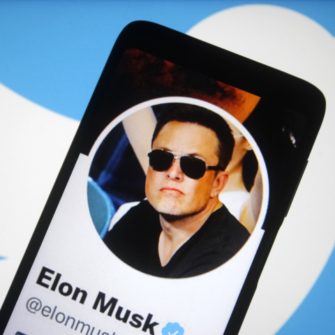 Η επόμενη μέρα μετά την εξαγορά του Twitter από τον Έλον Μασκ: Οι πρώτες απολύσεις, τα σχέδια του μεγιστάνα, η επιστροφή του Τραμπ, οι αλλαγές για την πλατφόρμα