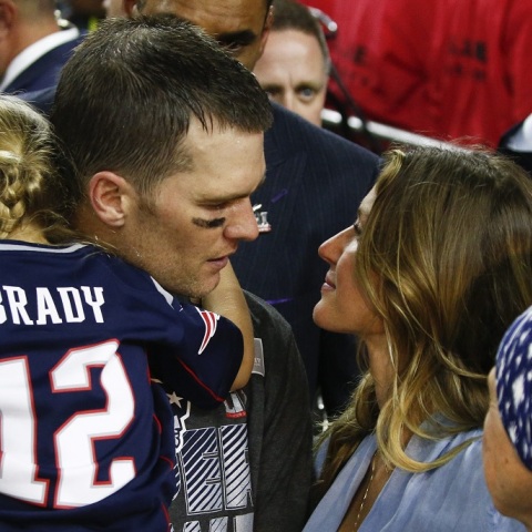 Ζιζέλ Μπούντχεν  - Τομ Μπρέιντι: Ο σταρ του αμερικάνικου ποδοσφαίρου και το διάσημο μοντέλο από τη Βραζιλία χωρίζουν έπειτα από 13 χρόνια γάμου.