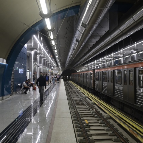 Οι έκτακτες κυκλοφοριακές ρυθμίσεις λόγω της παρέλασης της 28ης Οκτωβρίου - Οι αλλαγές δρομολογίων σε μετρό και τραμ, όπως ανακοινώθηκαν από τη ΣΤΑΣΥ. 