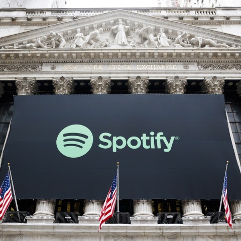 Oι συνολικοί μηνιαίοι ενεργοί χρήστες του Spotify αυξήθηκαν κατά 20%, φθάνοντας τα 456 εκατομμύρια - Τα σχέδια για αυξήσεις στις συνδρομές της streaming πλατφόρμας.