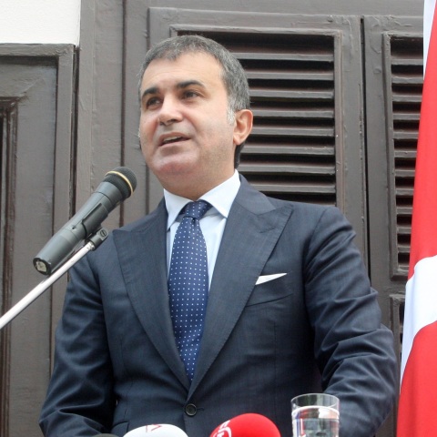 Επίθεση στην Ελλάδα για το μεταναστευτικό εξαπέλυσε ο εκπρόσωπος του τουρκικού ΑΚΡ, Ομέρ Τσελίκ - Μιλά για εγκλήματα κατά της ανθρωπότητας.